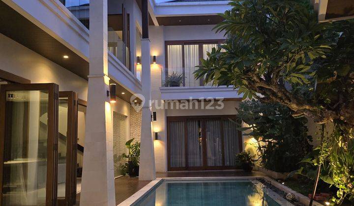  RUMAH BERKONSEP TROPICAL MODERN FULL FURNISHED DI DALAM KOMPLEK PERUMAHAN KEBAGUSAN  2