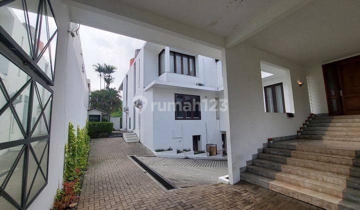 Rumah Mewah 2 Lantai Cantik di Pondok Indah  2