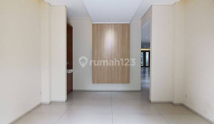 rumah 2 lantai semi furnish hunian di menteng  2