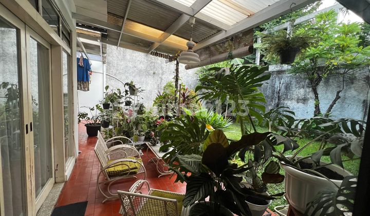 Rumah Hadap Timur Suasana Hening Di Menteng 2