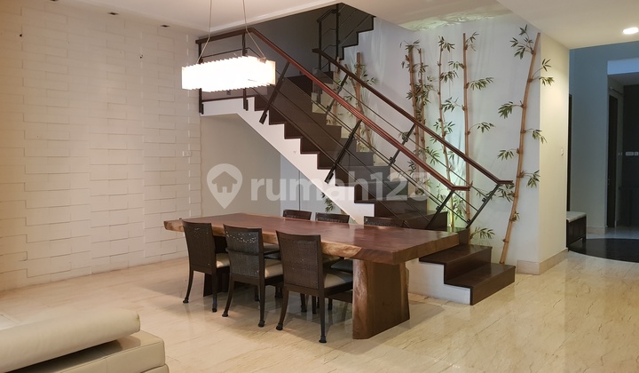 Beautiful Simple and Quiet House in Menteng