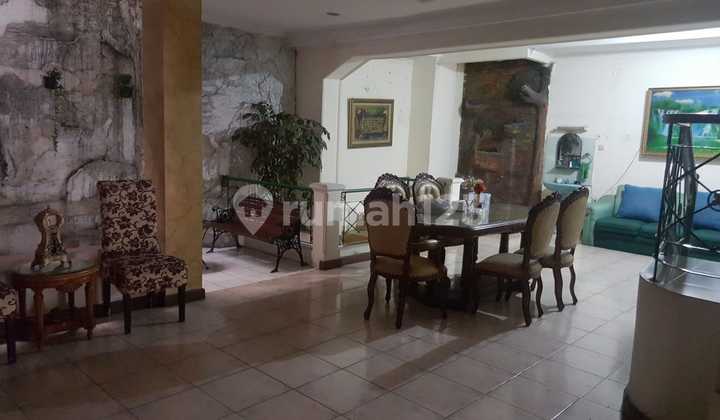 For Sale Quick 3.5 Floors House in Tebet