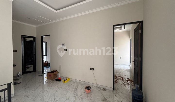 Dijual Rumah Gress 2 Lantai Lebar 10 Manyar Jaya Row 3 Mobil 2