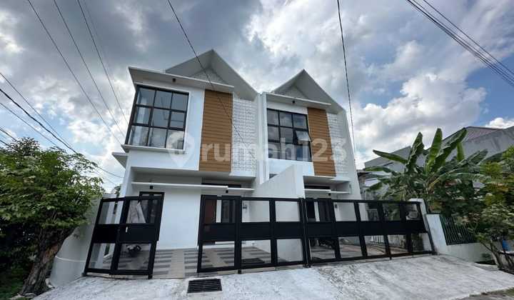 DIJUAL RUMAH KOTAK BARU GRESS 2 LANTAI TANDES SURABAYA