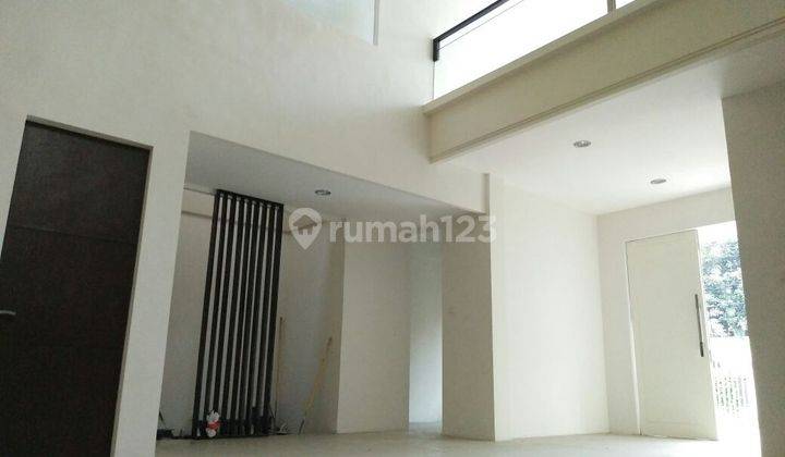 DIJUAL CEPAT RUMAH 2 LANTAI BARU NGINDEN INTAN BARAT 2