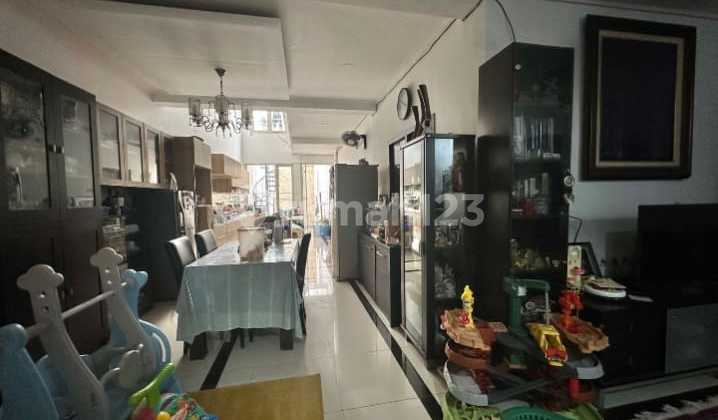 For Sale / For Rent 2-Story House on Jalan Raya Manyar, Surabaya 2