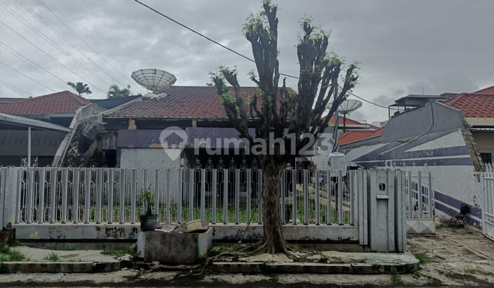 DIJUAL CEPAT Rumah Classic 2 Lantai Dharmahusada Indah