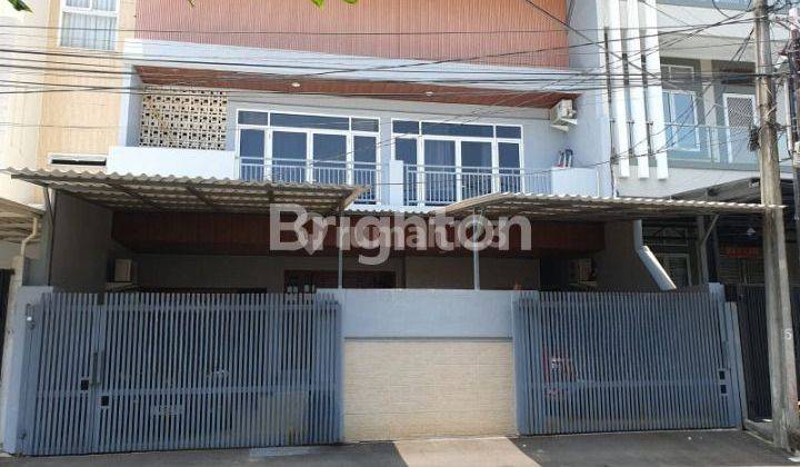 Rumah Dikelapa Gading Lebar 10m² & Row Jalan Besar. 1