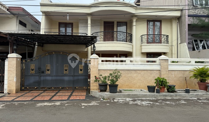 For Sale Spacious Ready-to-Live House in Janur Kuning, Kelapa Gading, North Jakarta For Sale Spacious Ready-to-Live House in Janur Kuning, Kelapa Gading, North Jakarta