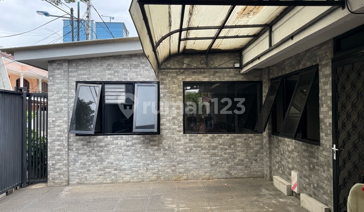 Dijual Rumah Luas di Kelapa Gading. Kompek Bebas Banjir Dijual Rumah Luas di Kelapa Gading. Kompek Bebas Banjir