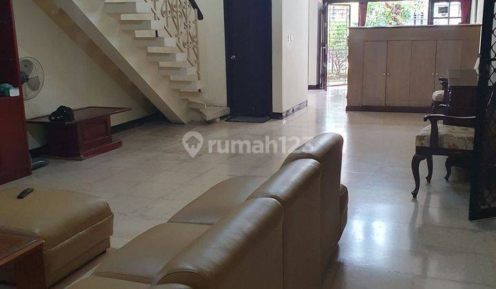 RUMAH LUAS DAN NYAMAN DI KELAPA GADING 1