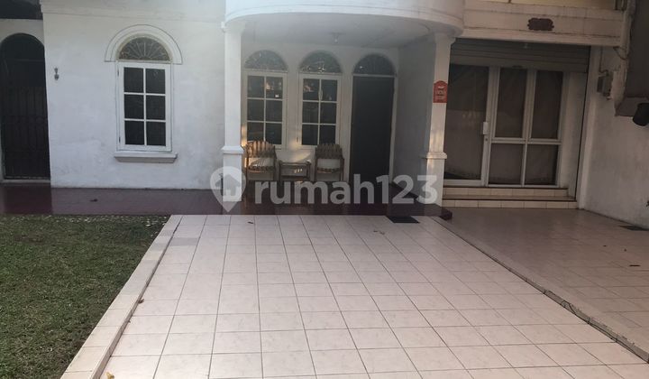 HOUSE IN KELAPA GADING. LIFE STREET. VERY SUITABLE FOR BUSINESS/OFFICE.