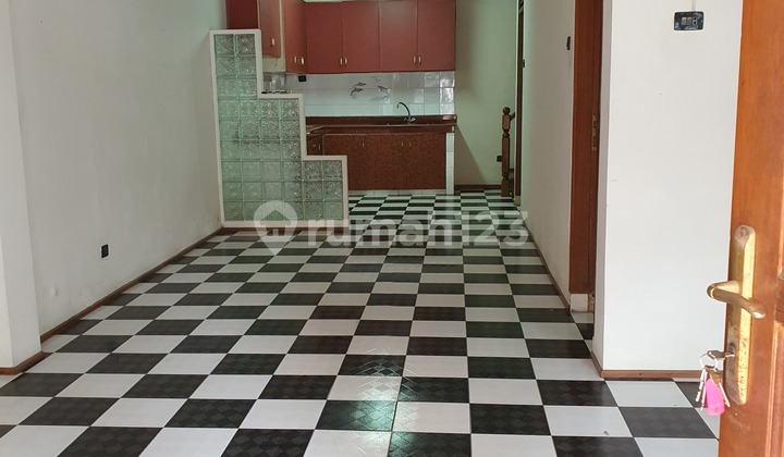 Rare Find!! 12m Wide House For Sale in Kelapa Gading. Strategic Location. Ideal for Rebuilding. 2