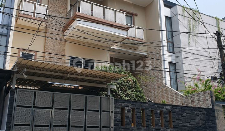DIJUAL RUMAH LUAS SIAP HUNI DI DALAM KOMPLEK KELAPA GADING