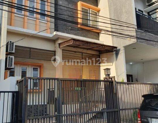 Rumah Sudah Renovasi, Siap Huni. Di Kelapa Gading 1