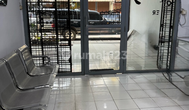 Dijual Rumah Minimalis di Kelapa Gading. Hadap Jalan Ramai. Cocok untuk Buka Usaha