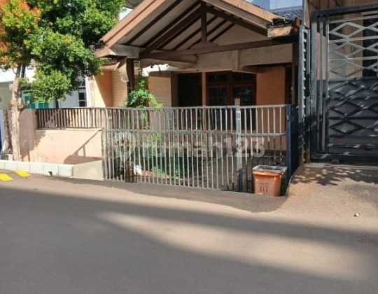 Termurah Dan Terletak Dikomplek Bagus. Dijual Rumah Tua Untuk Di Bangun Kembali Di Kelapa Gading