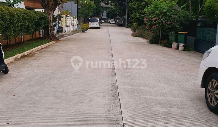 Dijual Rumah Luas. Cocok Untuk Dibangun Ulang. Bisa Juga Dibangun Menjadi 2-3rumah Untuk Dijual Kembali 2