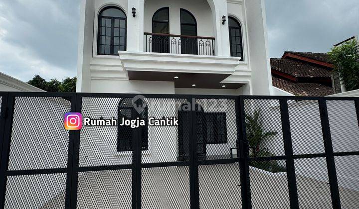 Rumah Mewah Klasik Modern Di Tajem Maguwoharjo 1