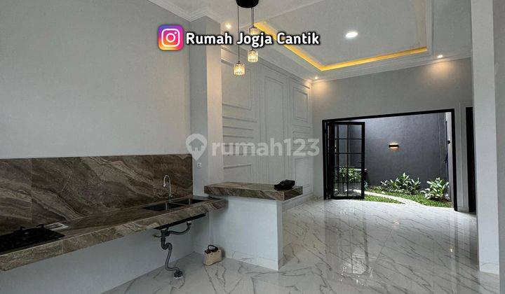 Rumah Mewah Klasik Modern Di Tajem Maguwoharjo 2