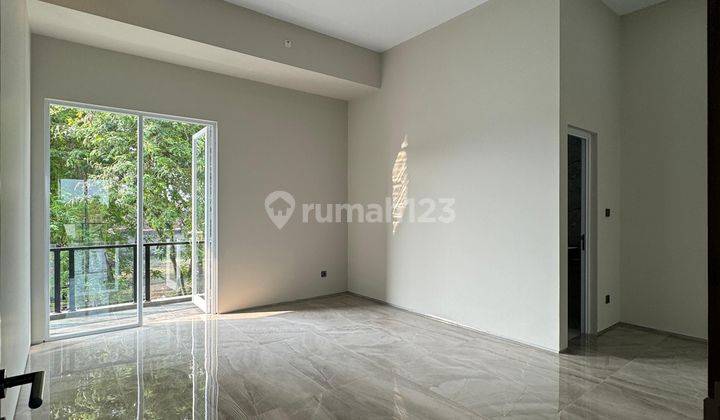 Rumah Mewah dan Luas Model Kontemporer Di Purwomartani 2