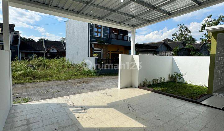 Rumah Baru Dalam Perumahan Di Maguwoharjo Dekat SD Model 2