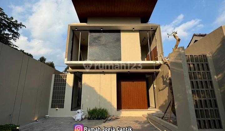 Rumah Model Industrial Mewah Di Purwomartani 1