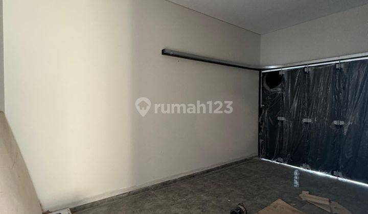 Rumah Mewah Kontemporer Kolam Renang Pribadi 2