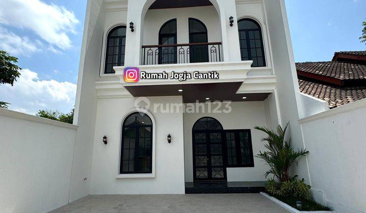 Rumah Mewah Klasik Modern Di Tajem Maguwoharjo 1