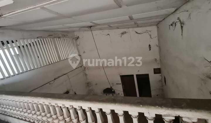 RUMAH RAYA MANYAR REJO HADAP JALAN RAYA 2