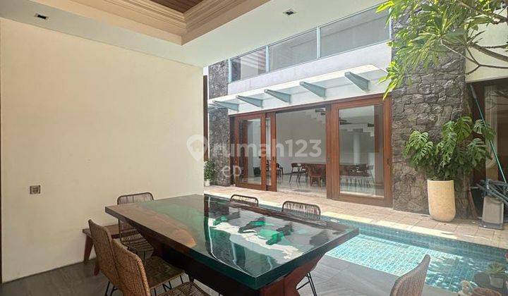 Rumah Semi Furnish Villa Royal Model Tropical Pakuwon City 2