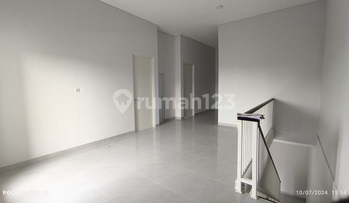 House for Quick Sale in Pondok Tjandra, Fresh Pineapples 2