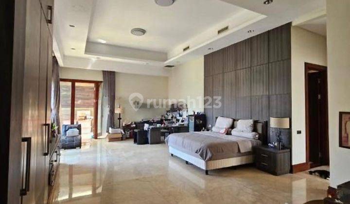 Rumah Bagus Luas Full Marmer Semi Furnish Graha Famili 2