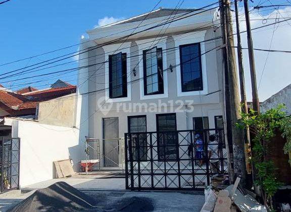 Rumah Baratajaya Bangunan Minimalis Siap Huni  1