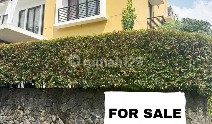 Semi-Furnished Corner House 2.5 Floors on Jl Veteran Raya, Bintaro, Pesanggrahan, South Jakarta