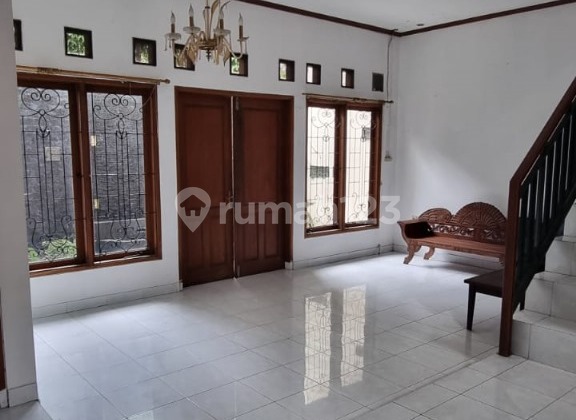Rumah Lama. Semi Furnished. Bebas Banjir di Komplek Puri Flamboyan, Rempoa, Ciputat Timur 2