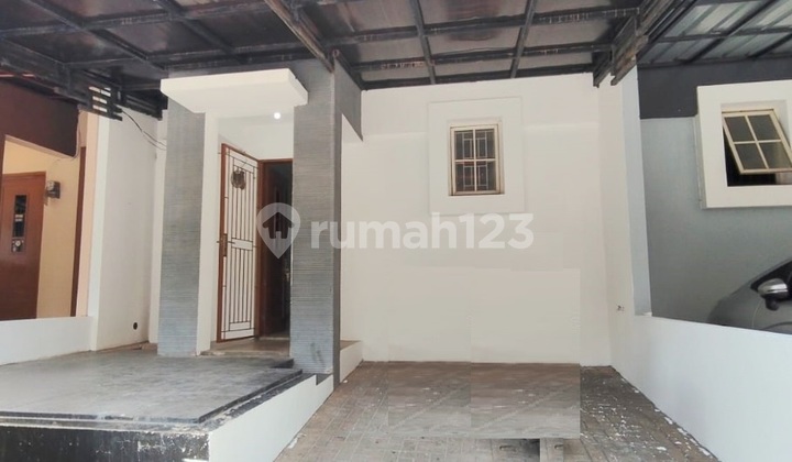 2-Story Unfurnished House near Trans Jakarta Puri Beta Stop. Cempaka Puri Beta 2 Cluster, Larangan 2