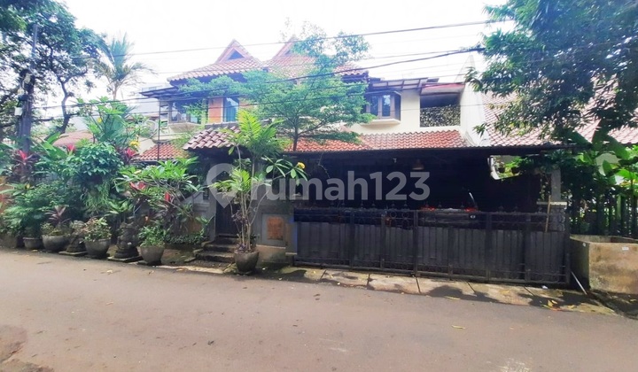 Rumah Lama 2 Lantai di Hang Jebat, Kebayoran Baru Dekat Senayan City dan Plaza Senayan