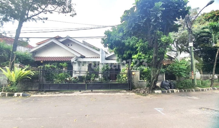 Disewakan Rumah 1 Setengah Lantai di Kuricang Bintaro Jaya Sektor 3A.