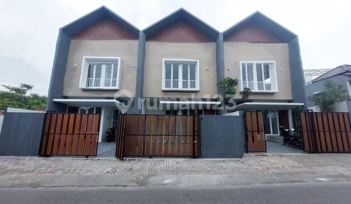 Rumah Baru Dalam Cluster. Sertipikat Sudah Pecah Per Kavling. Dua Lantai Unfurnished di Palem Puri. Bebas Banjir.