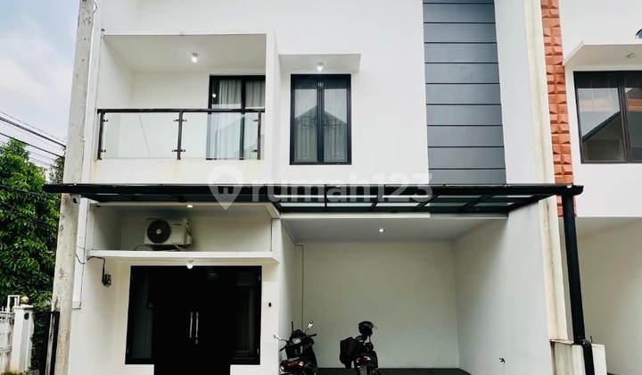 New 2.5-Story House, Ready to Live In Fully Furnished, Flood-Free in East Cilandak