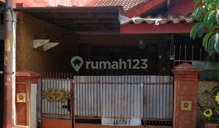 Rumah Lama Satu Setengah Lantai. Bebas Banjir di Larangan. Tidak Jauh Dari Halte Trans Jakarta Puri Beta 1 dan 2 Rumah Lama Satu Setengah Lantai. Bebas Banjir di Larangan. Tidak Jauh Dari Halte Trans Jakarta Puri Beta 1 dan 2