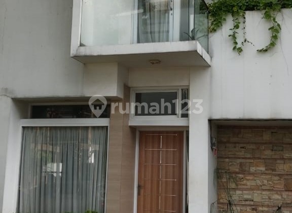 Rumah Semi Furnished Bebas Banjir, 2 Setengah Lantai Dalam Cluster di Jl Aria Putra, Serua Indah, Ciputat 2