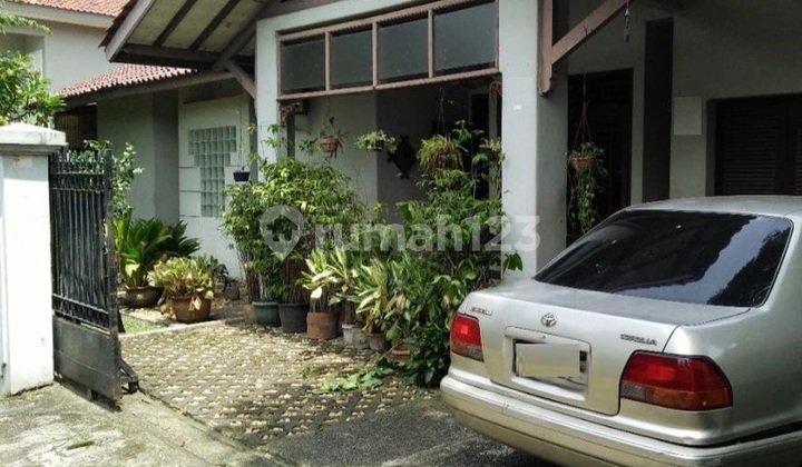 2-Story House with a Spacious Yard in Ki Hajar Dewantara, Ciputat