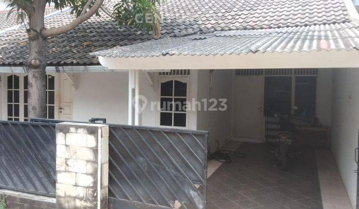 tampak depan rumah cantik 1 lantai furnished