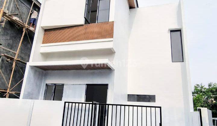 Rumah 2 Lantai Bagus Unfurnished SHM di Harapan Indah Bekasi , Bekasi B1052 1