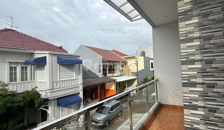 Rumah 2 Lantai Bagus Unfurnished SHM di Bulevar Hijau , Bekasi C0069 2