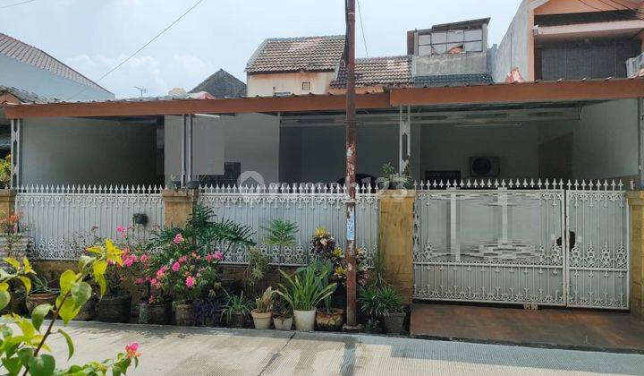 Rumah 2 Lantai Bagus Unfurnished SHM di Permata Hijau Permai , Bekasi B0989 1