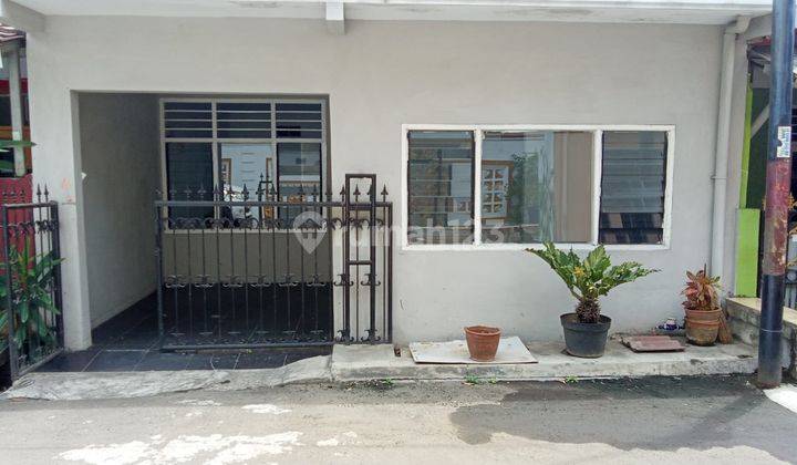 Rumah Bagus Unfurnished SHM di Perum Harapan Baru , Bekasi B1088 1