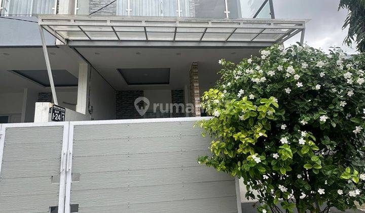 Rumah 2 Lantai Bagus Unfurnished SHM di Bulevar Hijau , Bekasi C0069 1